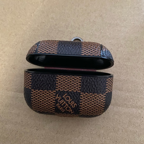 case airpods pro louis vuitton